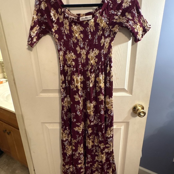 Olive & Oak Dresses & Skirts - Olive & Oak Burgundy Maxi Dress with Gold Floral Print